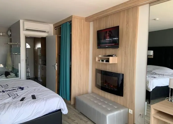 Jardin D Eden Village Naturiste * アグド